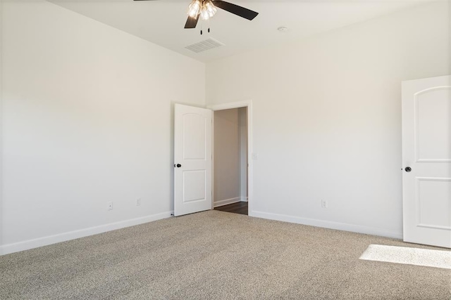 carpeted empty room featuring ceiling fan