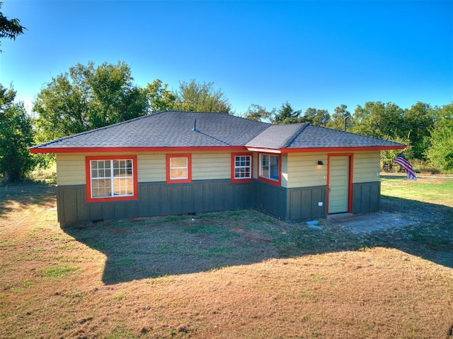 exterior space featuring a lawn