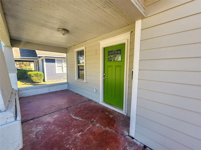 property entrance featuring a porch