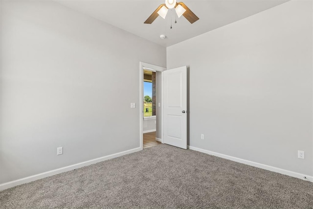 carpeted empty room featuring ceiling fan