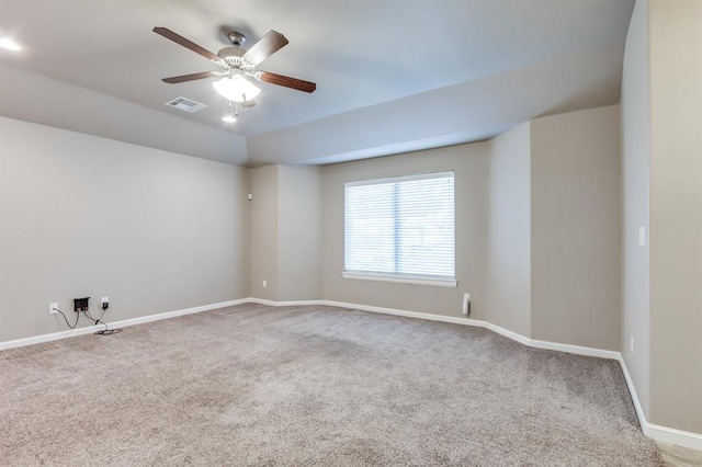 unfurnished room with carpet flooring and ceiling fan