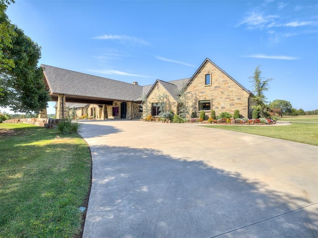 view of front of house with a front yard