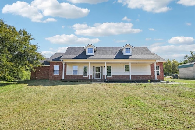 view of front facade featuring covered porch and a front lawn