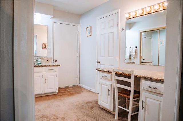 bathroom featuring decorative backsplash and vanity