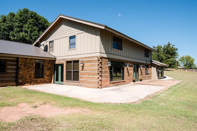 rear view of house featuring a lawn