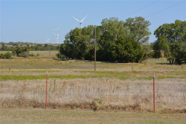 view of yard featuring a rural view