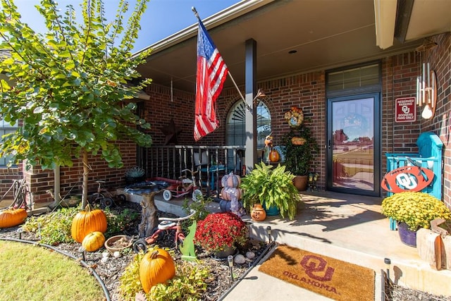 property entrance with covered porch