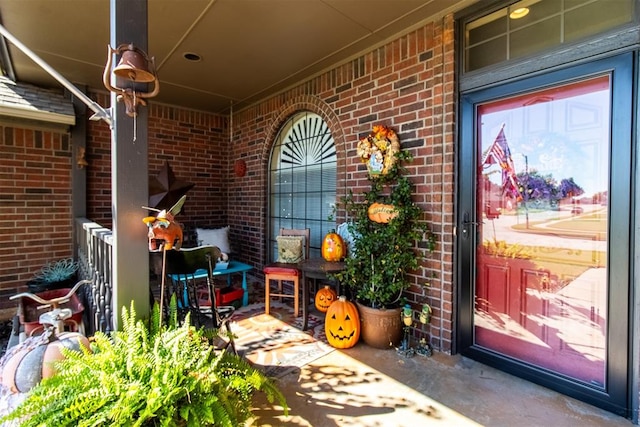 property entrance with covered porch