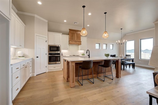 kitchen with visible vents, crown molding, stainless steel oven, and built in microwave