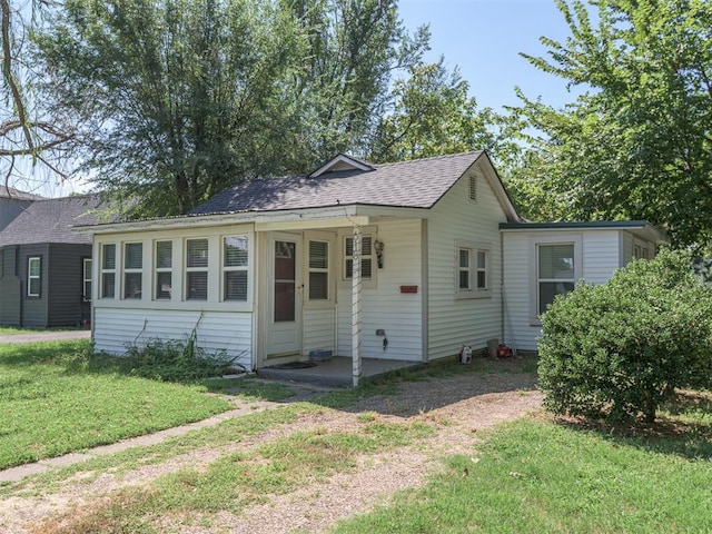 view of front of house with a front yard