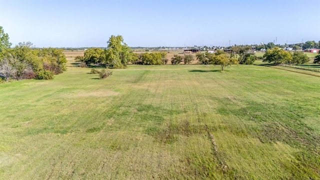 view of yard featuring a rural view