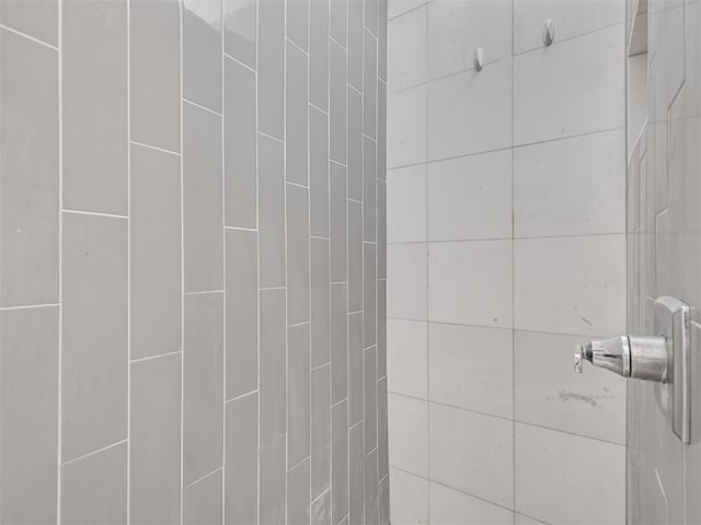 bathroom with a tile shower