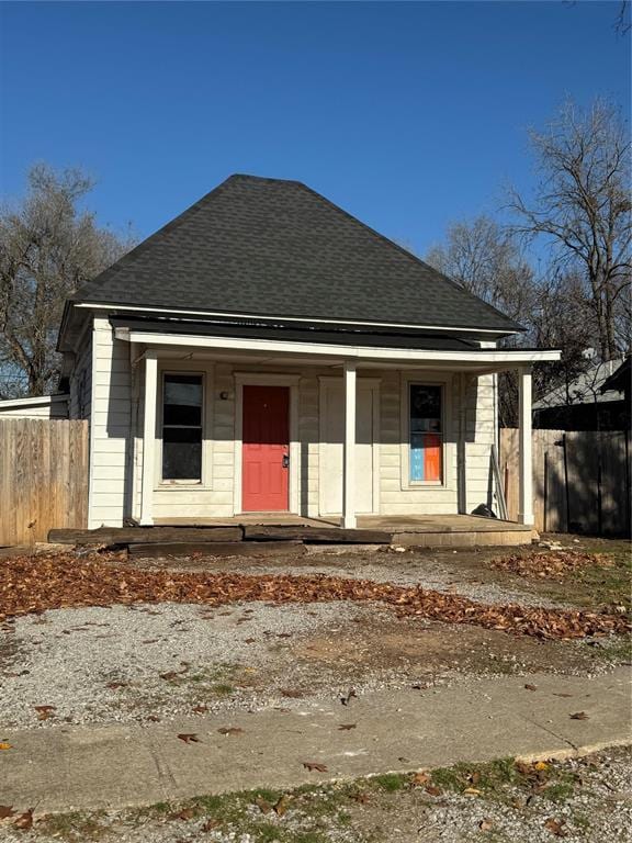 bungalow-style home with covered porch