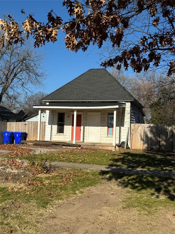 bungalow-style home with covered porch