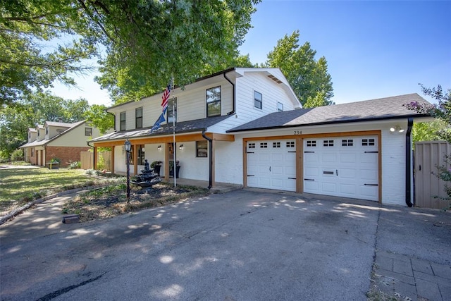 view of front property featuring a garage