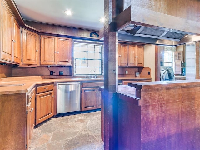 kitchen with dishwasher, kitchen peninsula, and sink