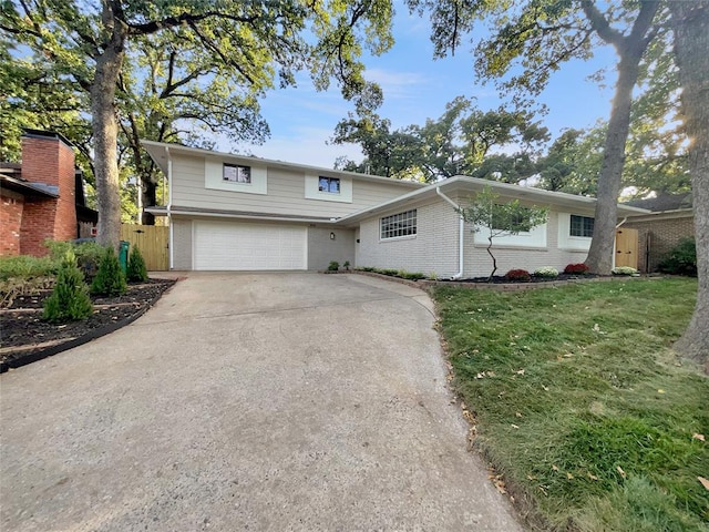 view of front of home featuring a front yard and a garage