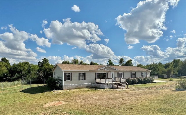 manufactured / mobile home featuring a front yard