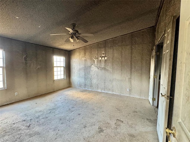 empty room featuring ceiling fan