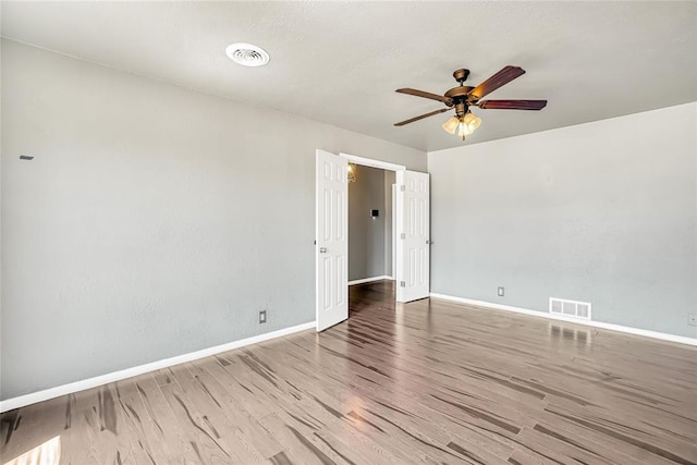 unfurnished room featuring light hardwood / wood-style flooring and ceiling fan