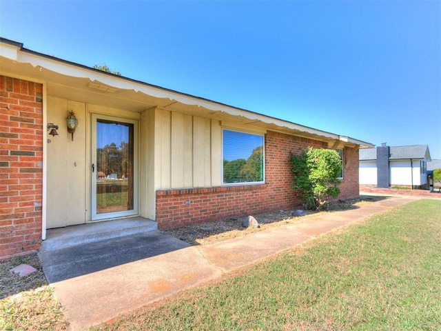 property entrance with a yard