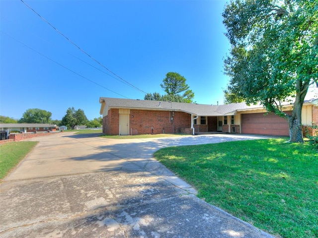 view of front of house featuring a garage and a front lawn