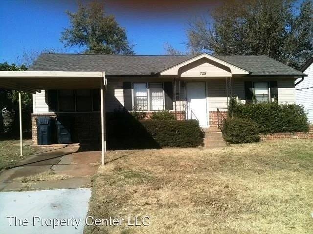 view of front facade with a front yard and a carport