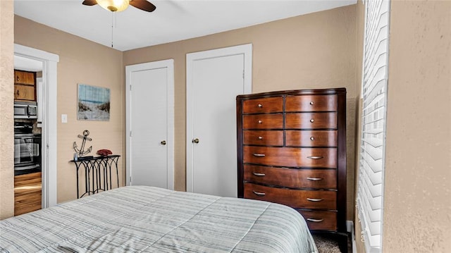 bedroom with ceiling fan