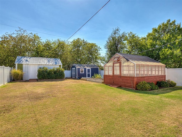 view of yard featuring a storage shed