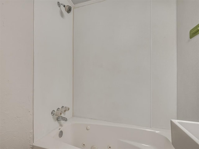 bathroom with bathtub / shower combination