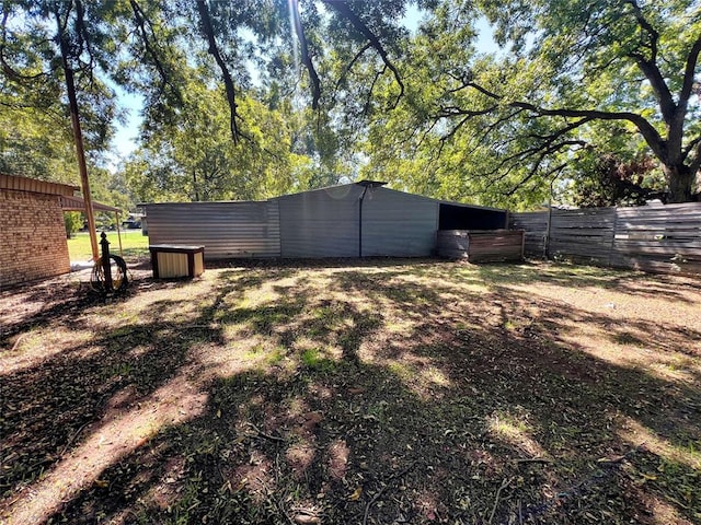 view of yard with an outdoor structure