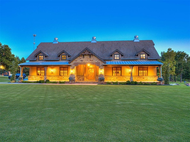 view of front of home featuring a yard