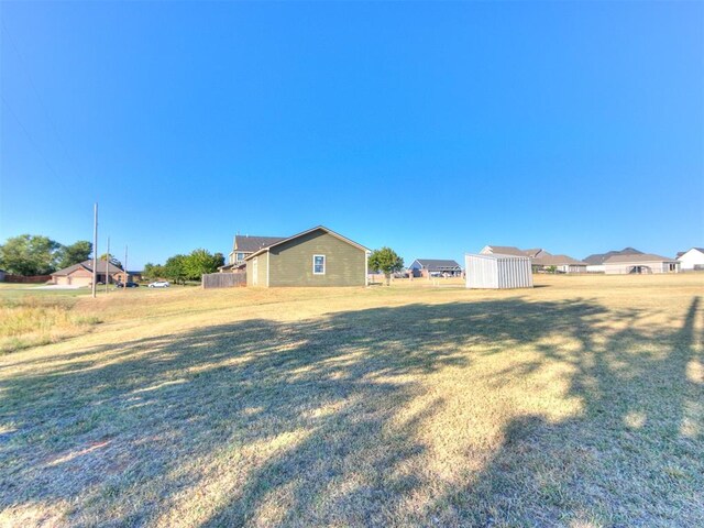 view of yard featuring a storage unit