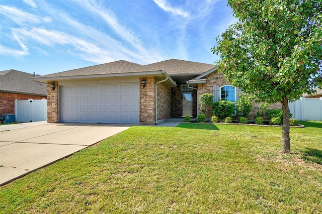 view of front of house featuring a front lawn and a garage