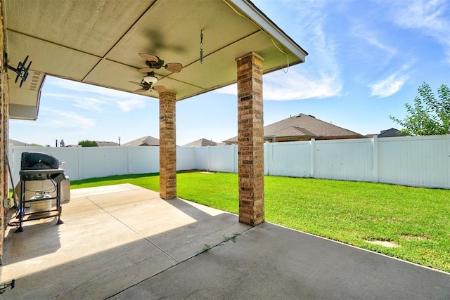 view of patio featuring grilling area and ceiling fan