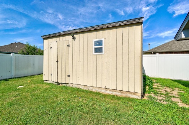 view of outdoor structure with a yard