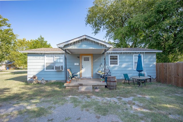 view of front facade with a front yard