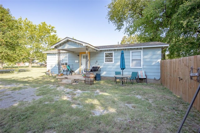 back of house featuring a lawn