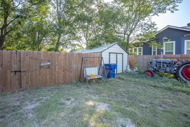 view of yard with a storage shed