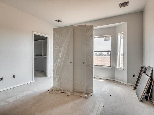 empty room featuring baseboards
