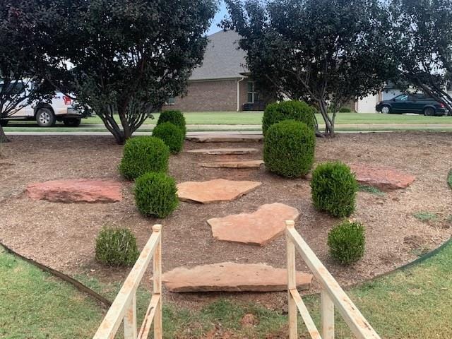 805 Scully Rd, Yukon, OK 73099 - view of yard