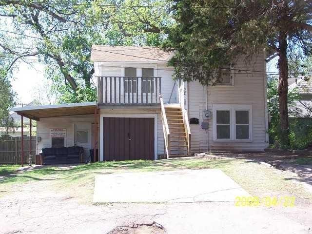 view of front of home featuring a balcony