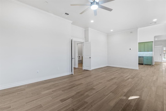 unfurnished room featuring ceiling fan, crown molding, and light hardwood / wood-style flooring