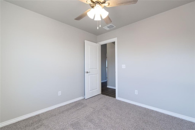 empty room with a ceiling fan, baseboards, visible vents, and carpet flooring