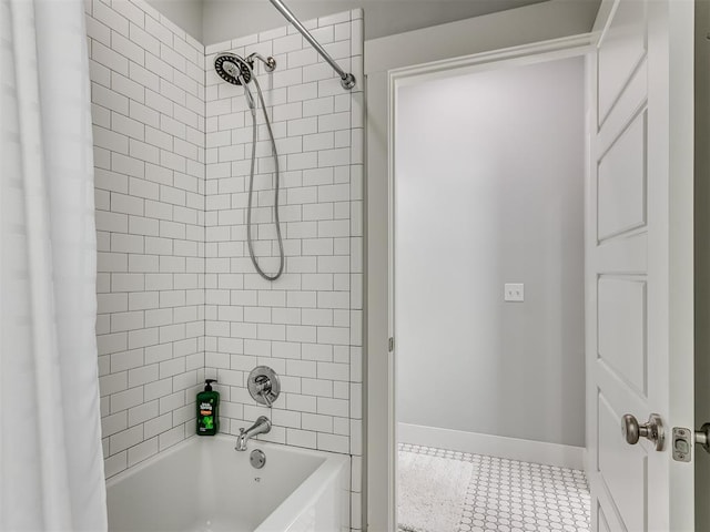 bathroom featuring shower / bath combo with shower curtain