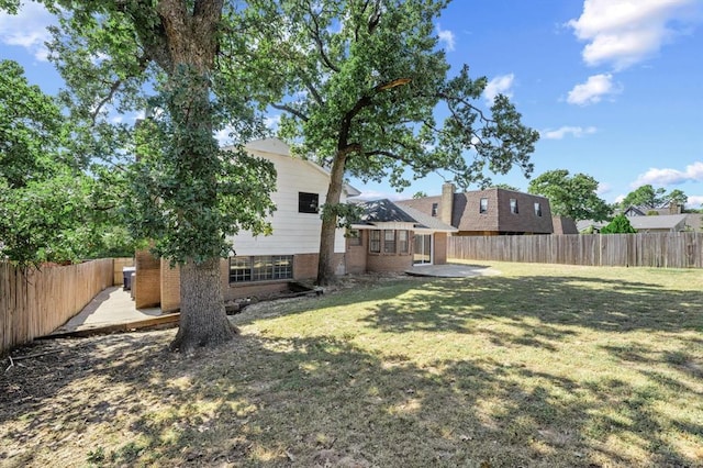 view of yard featuring a patio