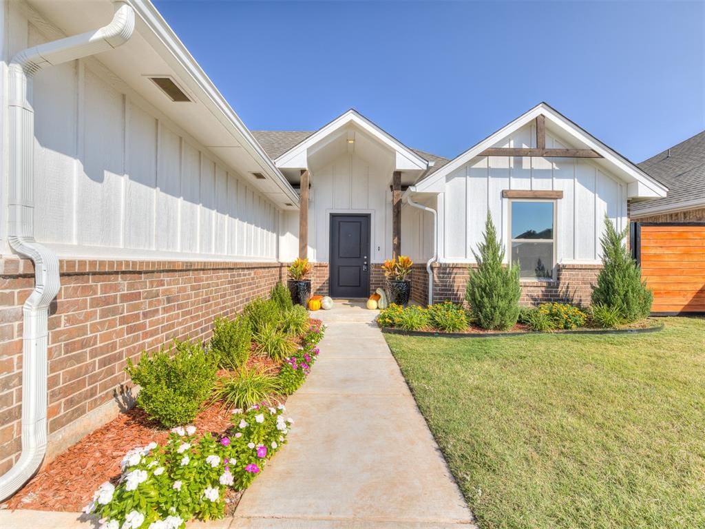 entrance to property with a yard