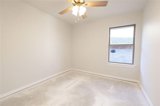 unfurnished room featuring concrete flooring, a ceiling fan, and baseboards