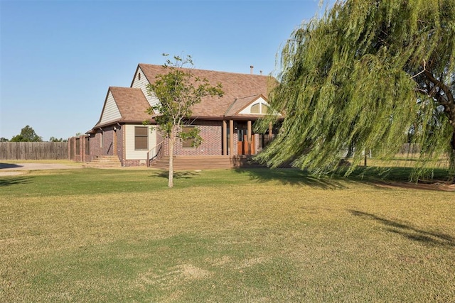 view of front facade with a front lawn