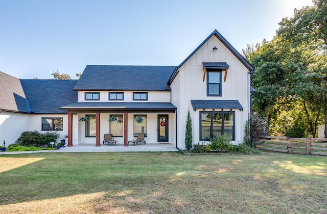 modern farmhouse style home featuring a front yard